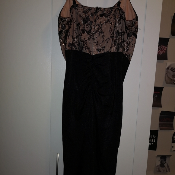 Dress - Picture 3 of 4